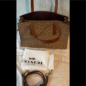 Coach tote purse, perfect condition!